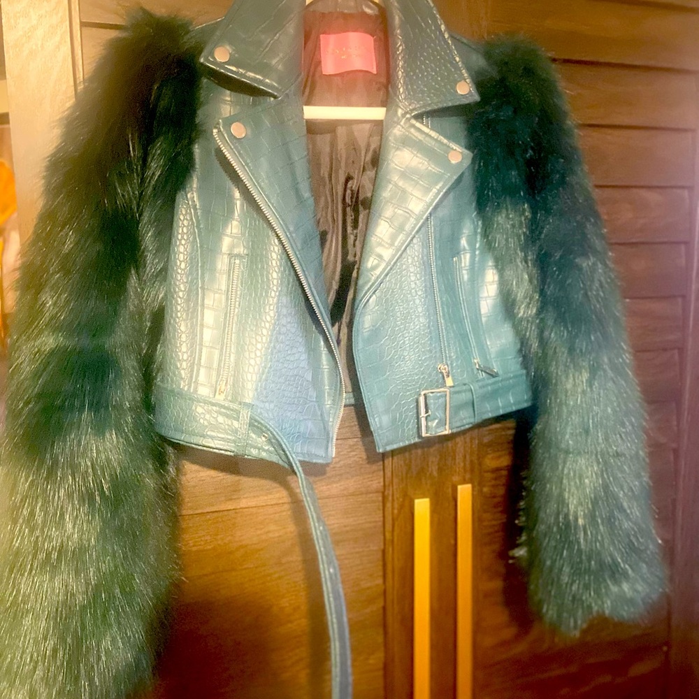 Cropped faux leather faux fur fashion jacket